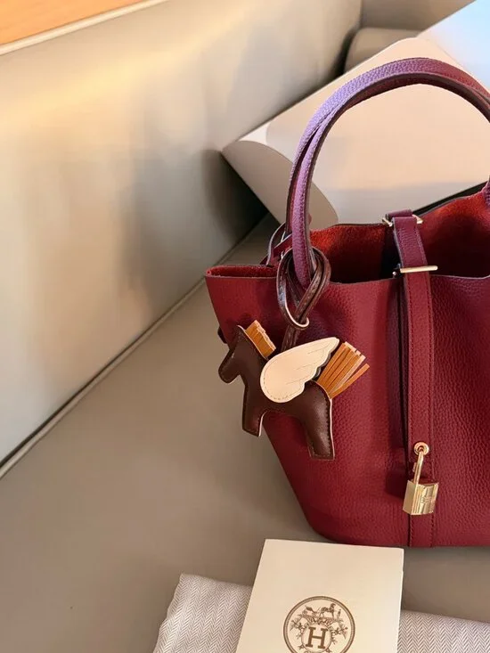 Luxury Rouge H Clemence Picotin Lock 18 Gold Hardware Bag - Picture 8 of 9